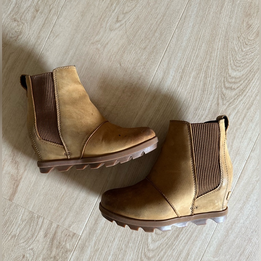 Sorel Wedges, Size 5